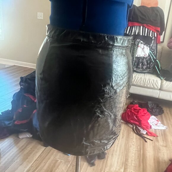 Black PVC Vinyl Pencil Skirt with Front Zip - Picture 3 of 3